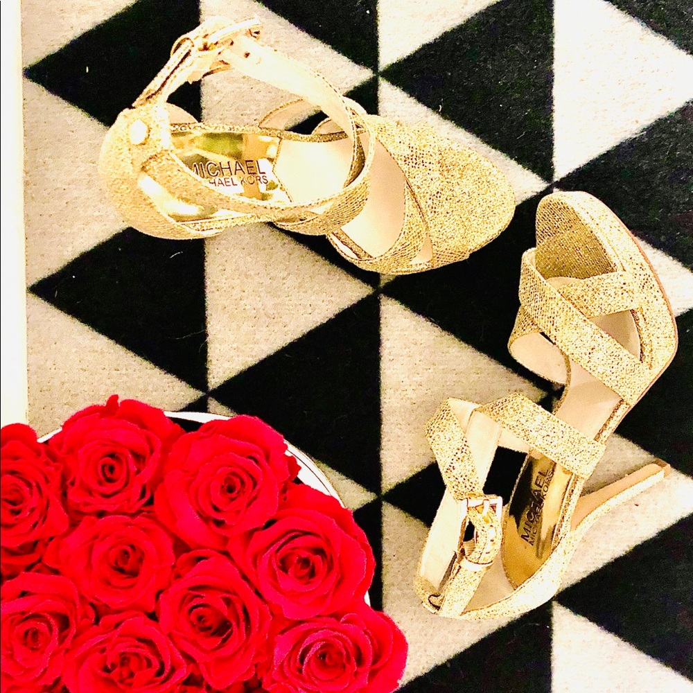 Michael Kors Evie Platform Gold Glitter Heels 5.5M